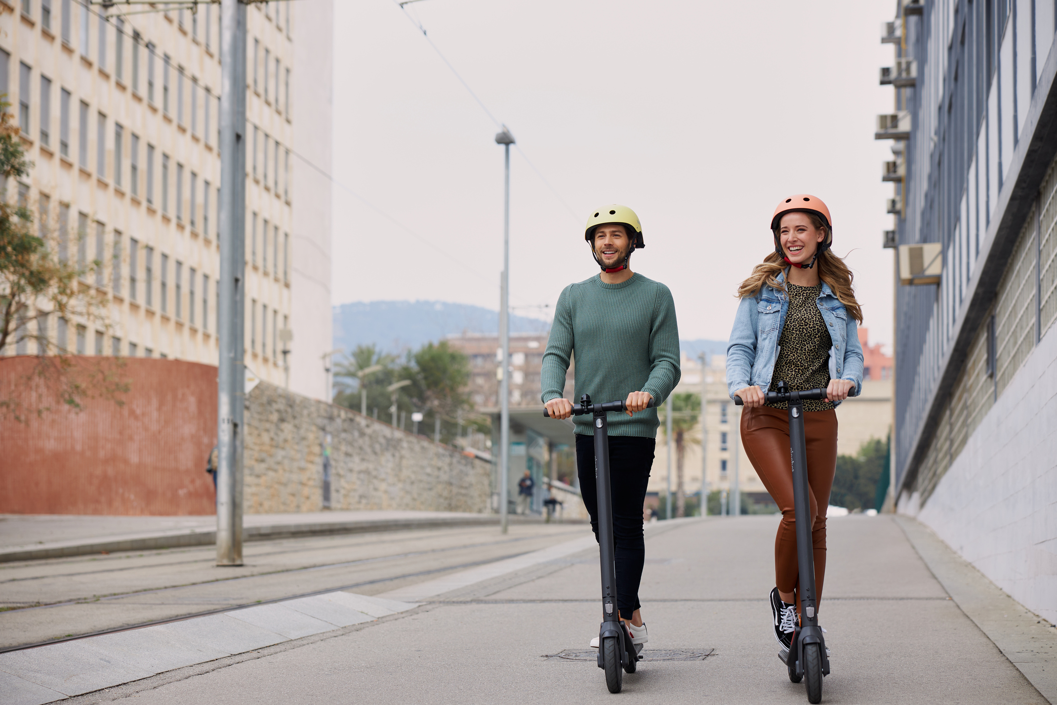 E22E-D_Lifestyle_Casual_Couple-2140_2140_72